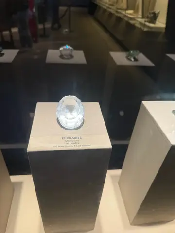 Фенакит