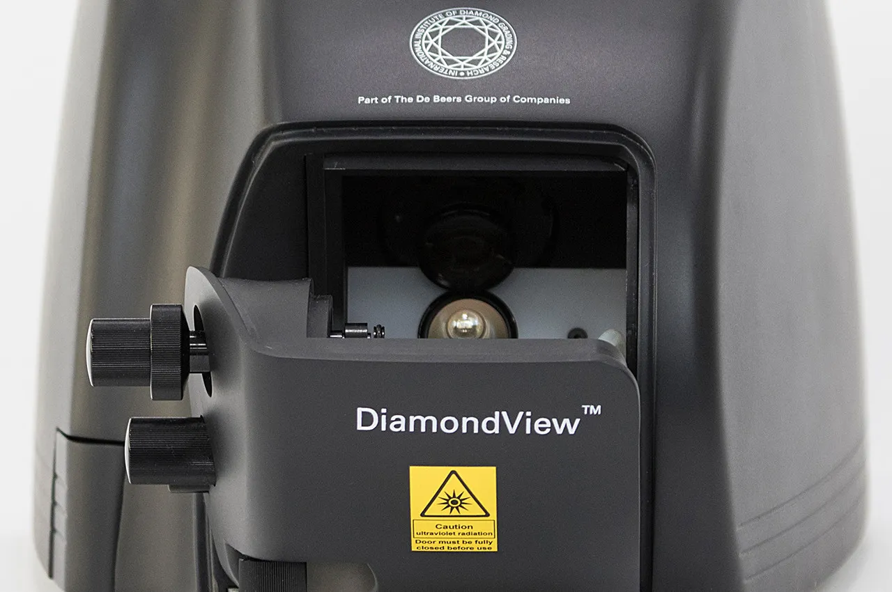 Ультрафиолетовый микроскоп DiamondView (от De Beers Group Industry Services), ис… — фото 3