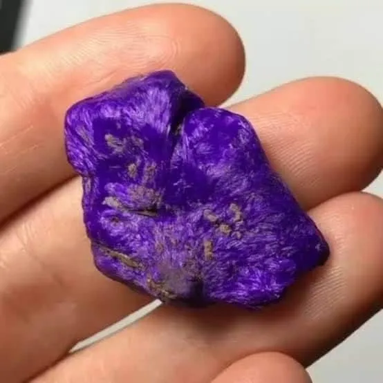 Сугилит «the Sugilite» (Синонимы — лавулит, веселит) — довольно редкий поделочны… — фото 3