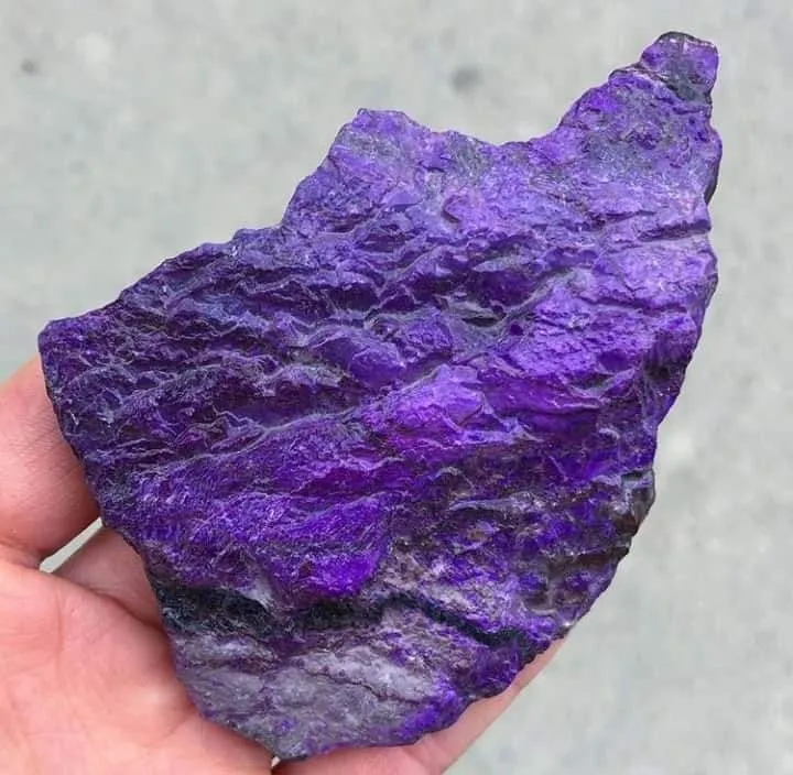 Сугилит «the Sugilite» (Синонимы — лавулит, веселит) — довольно редкий поделочны… — фото 4