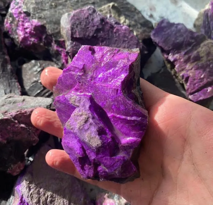 Сугилит «the Sugilite» (Синонимы — лавулит, веселит) — довольно редкий поделочны… — фото 5
