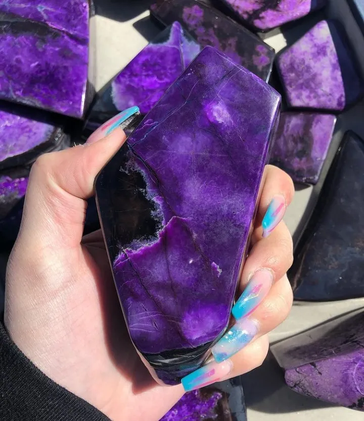 Сугилит «the Sugilite» (Синонимы — лавулит, веселит) — довольно редкий поделочны… — фото 8