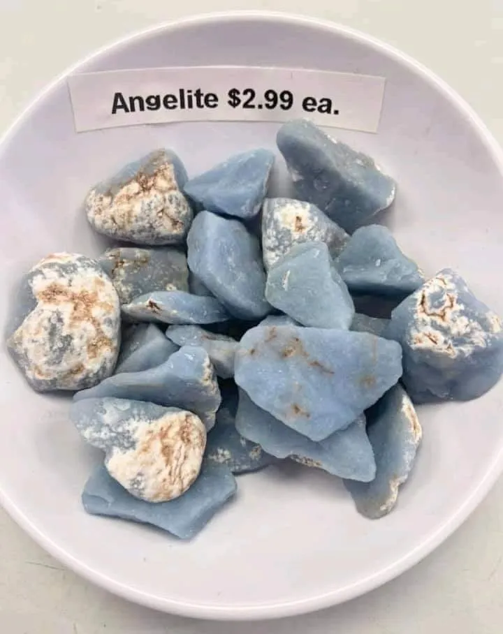 Ангелит (Angelite) – это разновидность ангидрита (сульфата кальция) голубоватого… — фото 2