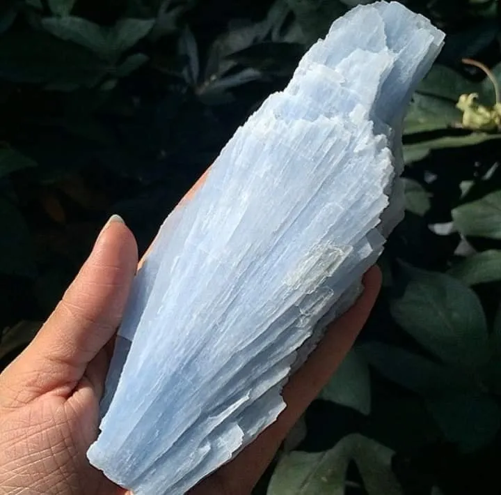 Ангелит (Angelite) – это разновидность ангидрита (сульфата кальция) голубоватого… — фото 9