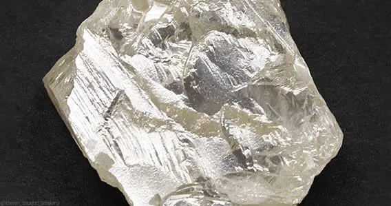 >Алмаз Foxfire. весом 187,63 карата, обнаруженный на руднике Дьявик в Канаде, об… — фото 3