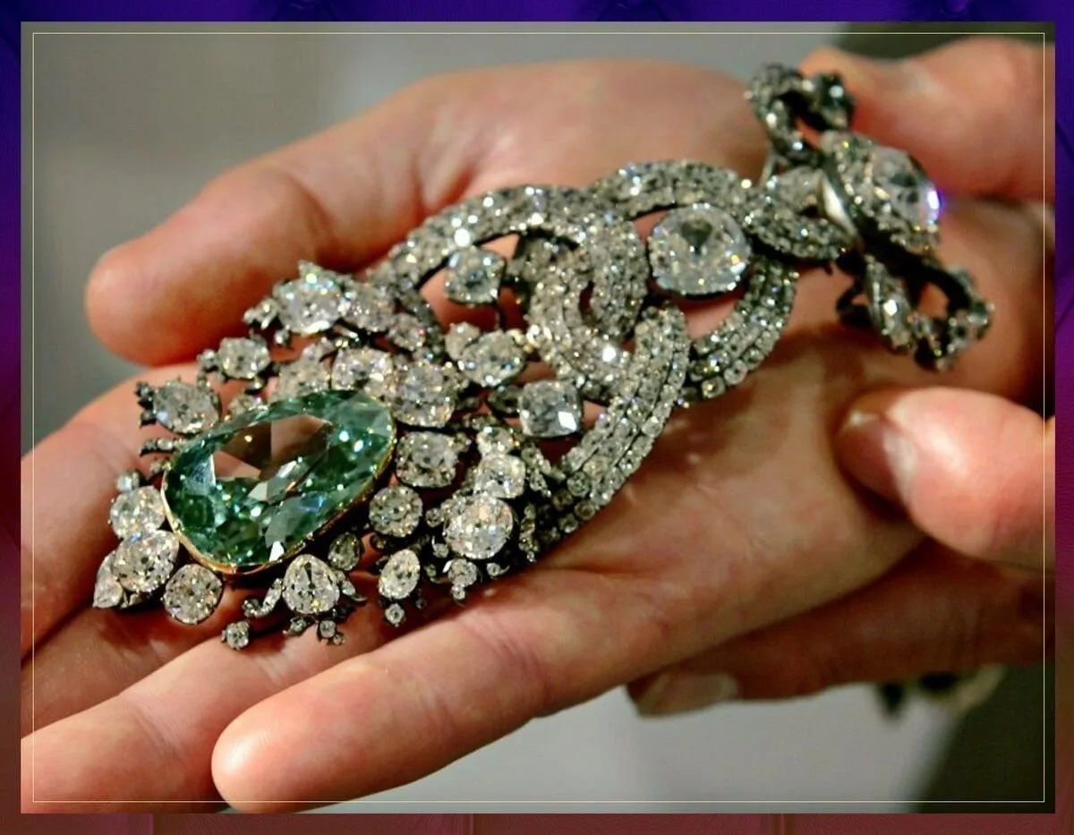 Дрезденский зелёный бриллиант (нем. Dresdner Grüner Diamant) — грушевидный алмаз… — фото 4