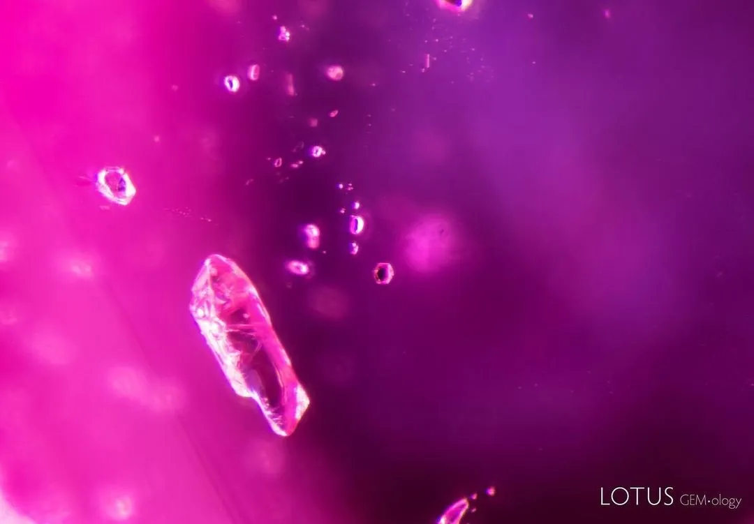 Внутреннее строение могокского рубина, на разных этапах термообработки (от LOTUS… — фото 1