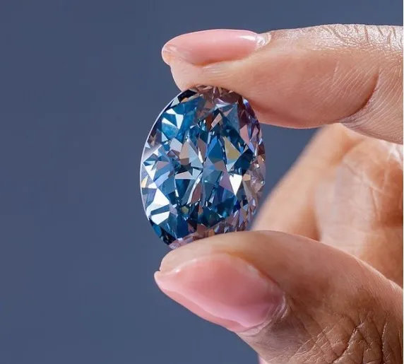 >Алмаз, предоставленный Ботсванской алмазной компанией Okavango Diamond Company,… — фото 1