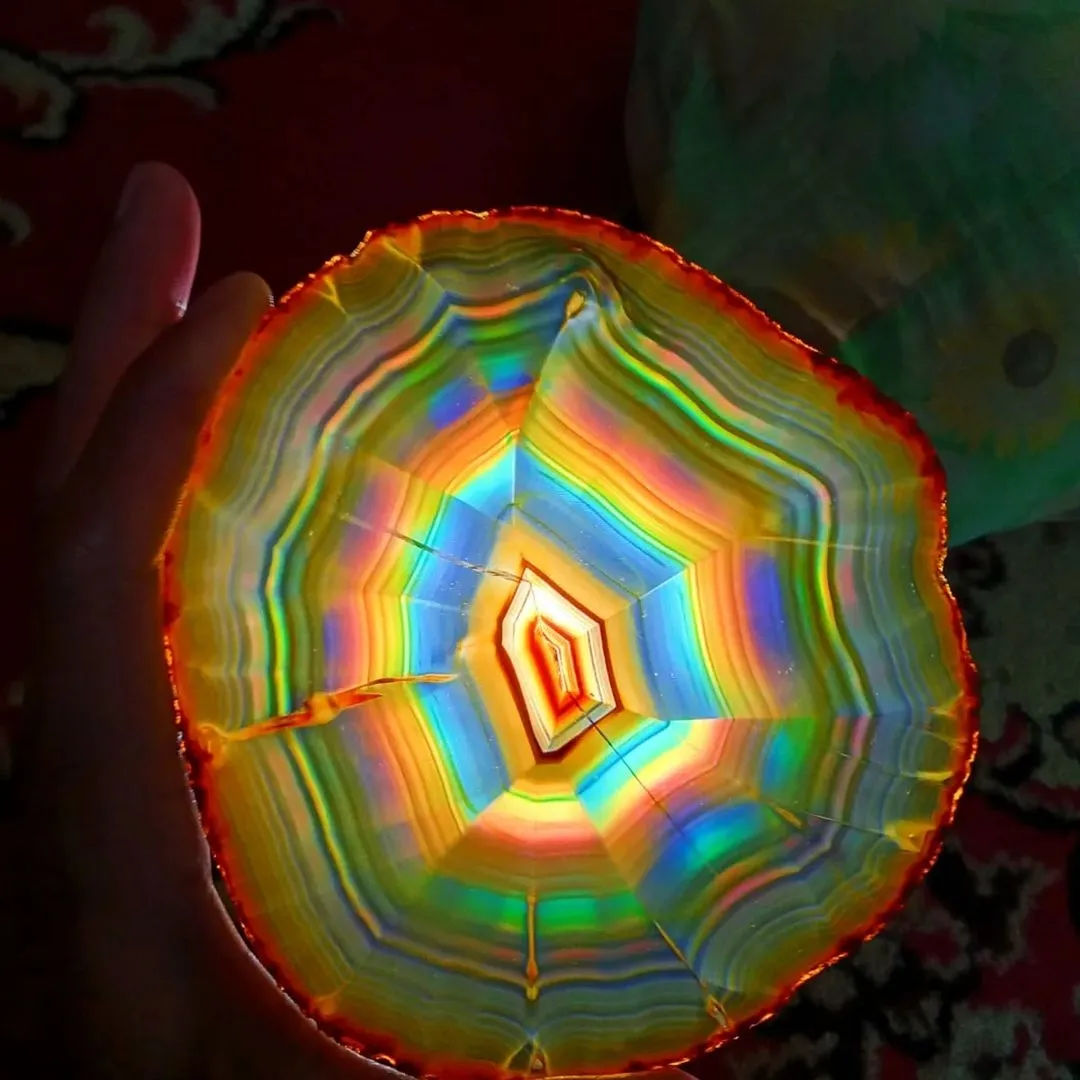 «Ирис-агат» («Iris Agate»)- это название тонкополосчатого агата, который при пра… — фото 1