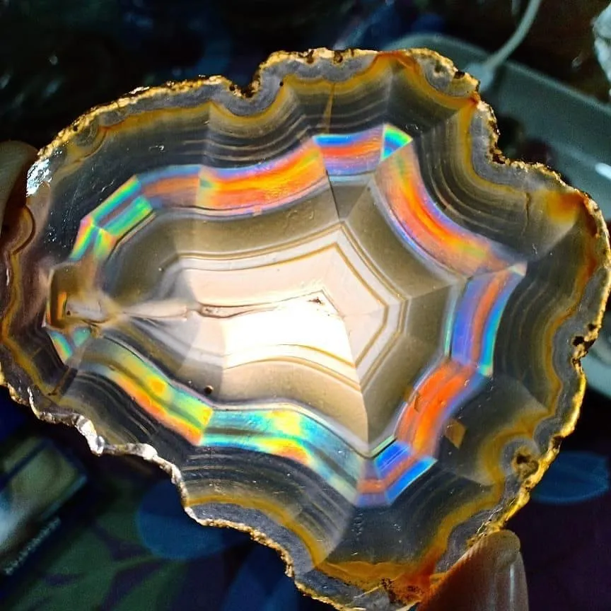 «Ирис-агат» («Iris Agate»)- это название тонкополосчатого агата, который при пра… — фото 5