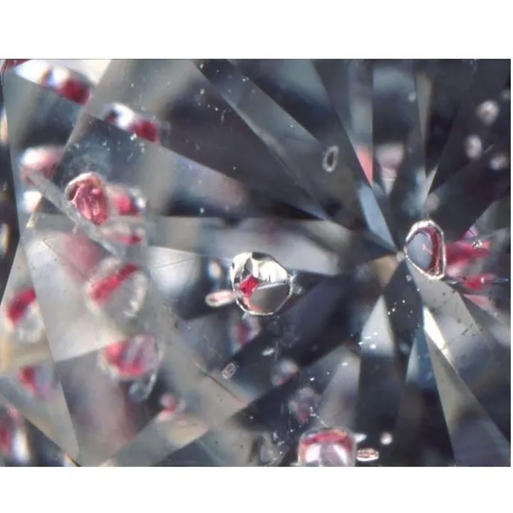 Включение хромового пиропа (граната) в природном алмазе. — фото 9