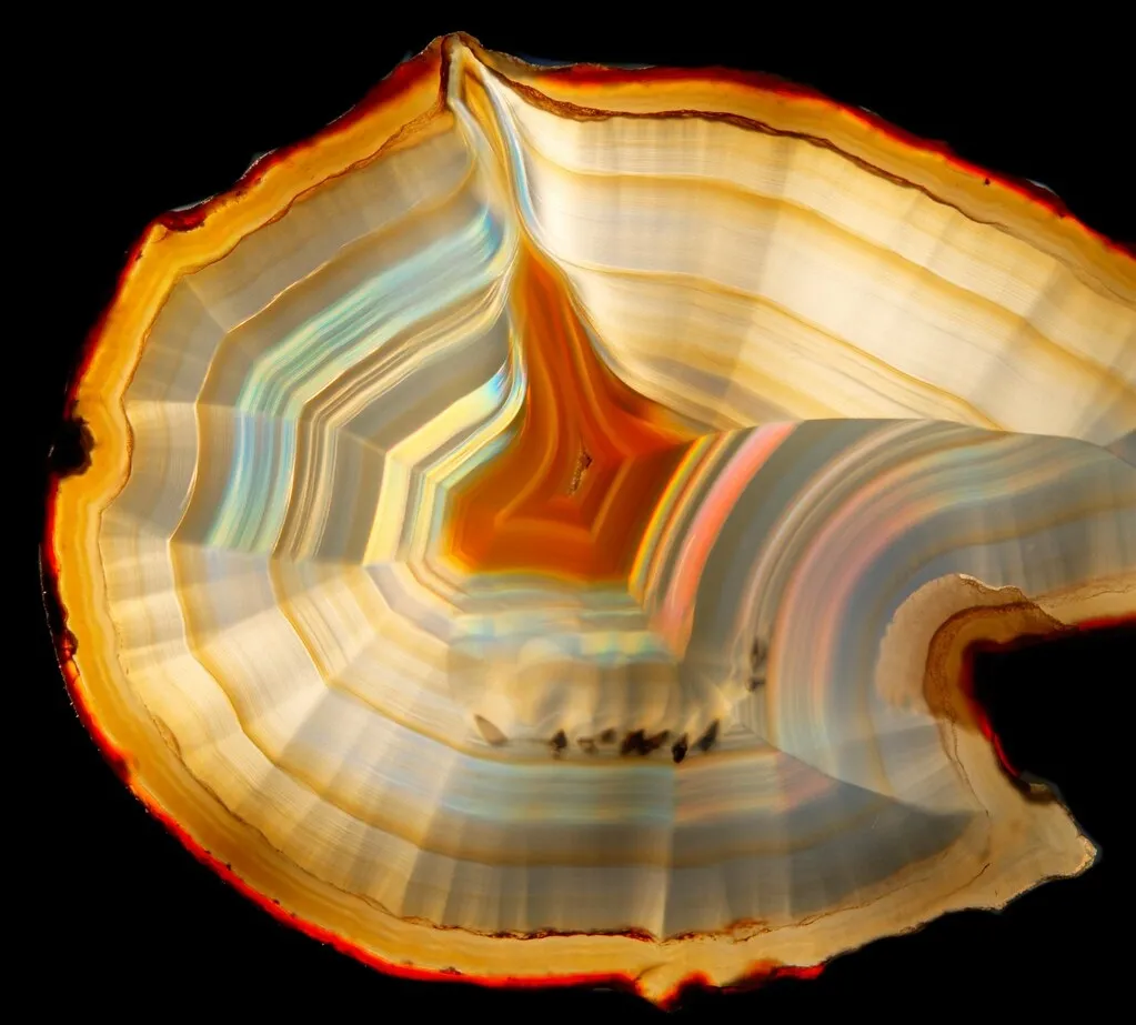Ирис агат (Iris agate)— это название тонко полосчатого агата, который создает не… — фото 2