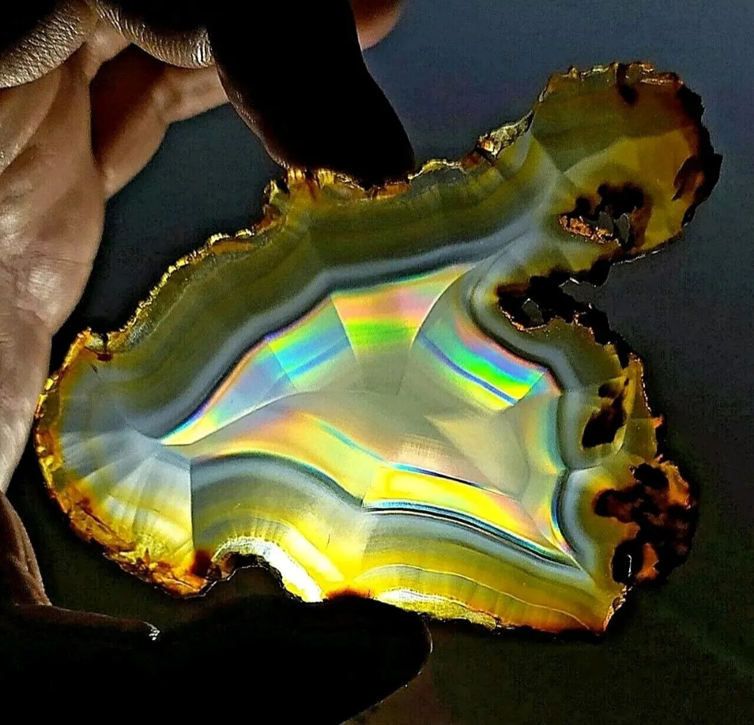 Ирис агат (Iris agate)— это название тонко полосчатого агата, который создает не… — фото 8