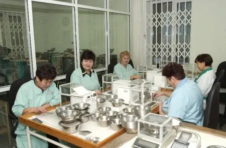 Продавцам необработанных алмазов постоянно приходится иметь дело с сотнями, тыся… — фото 3