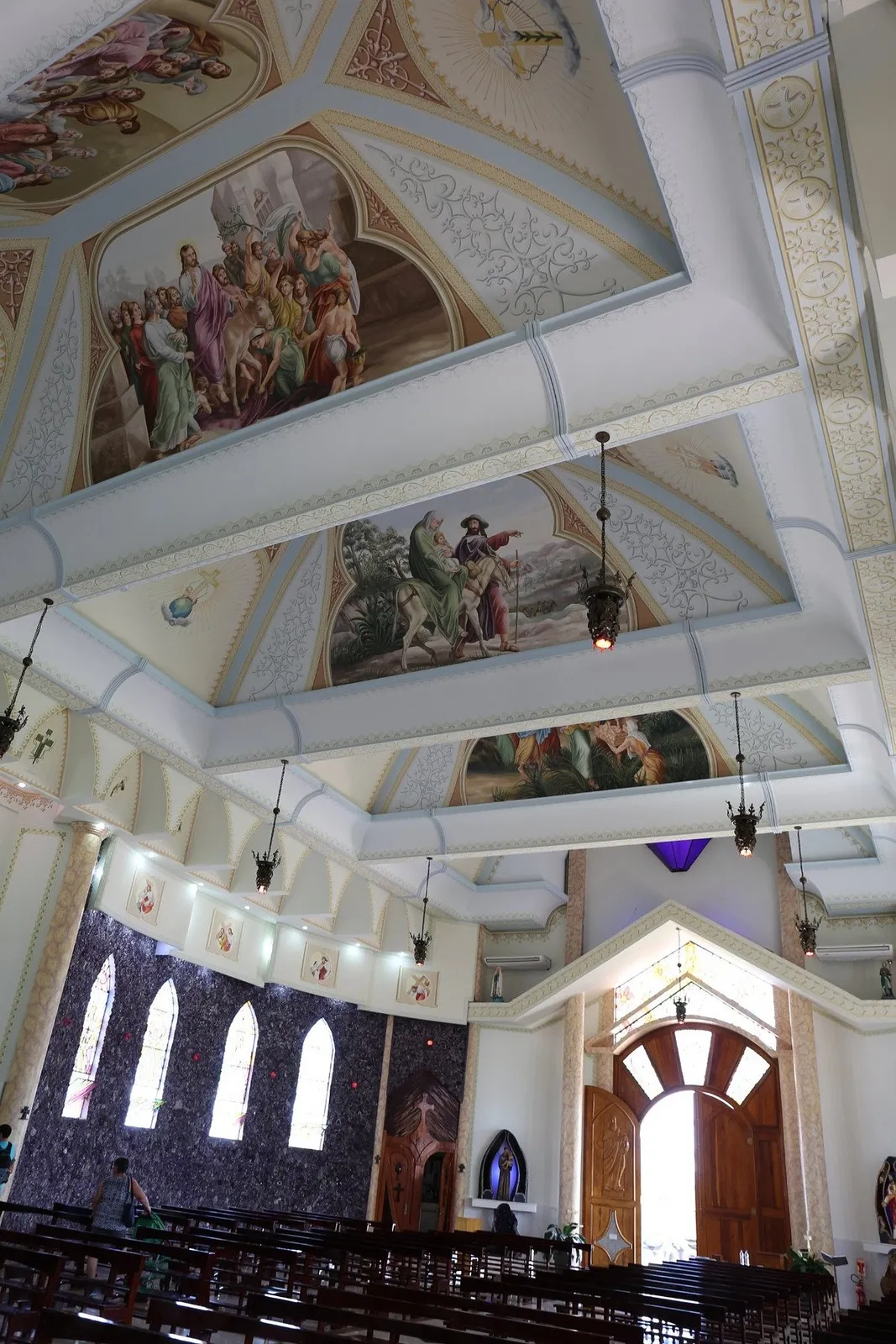 Аметистовая церковь (Paroquia Sao Gabriel de Ametista do Sul). — фото 5