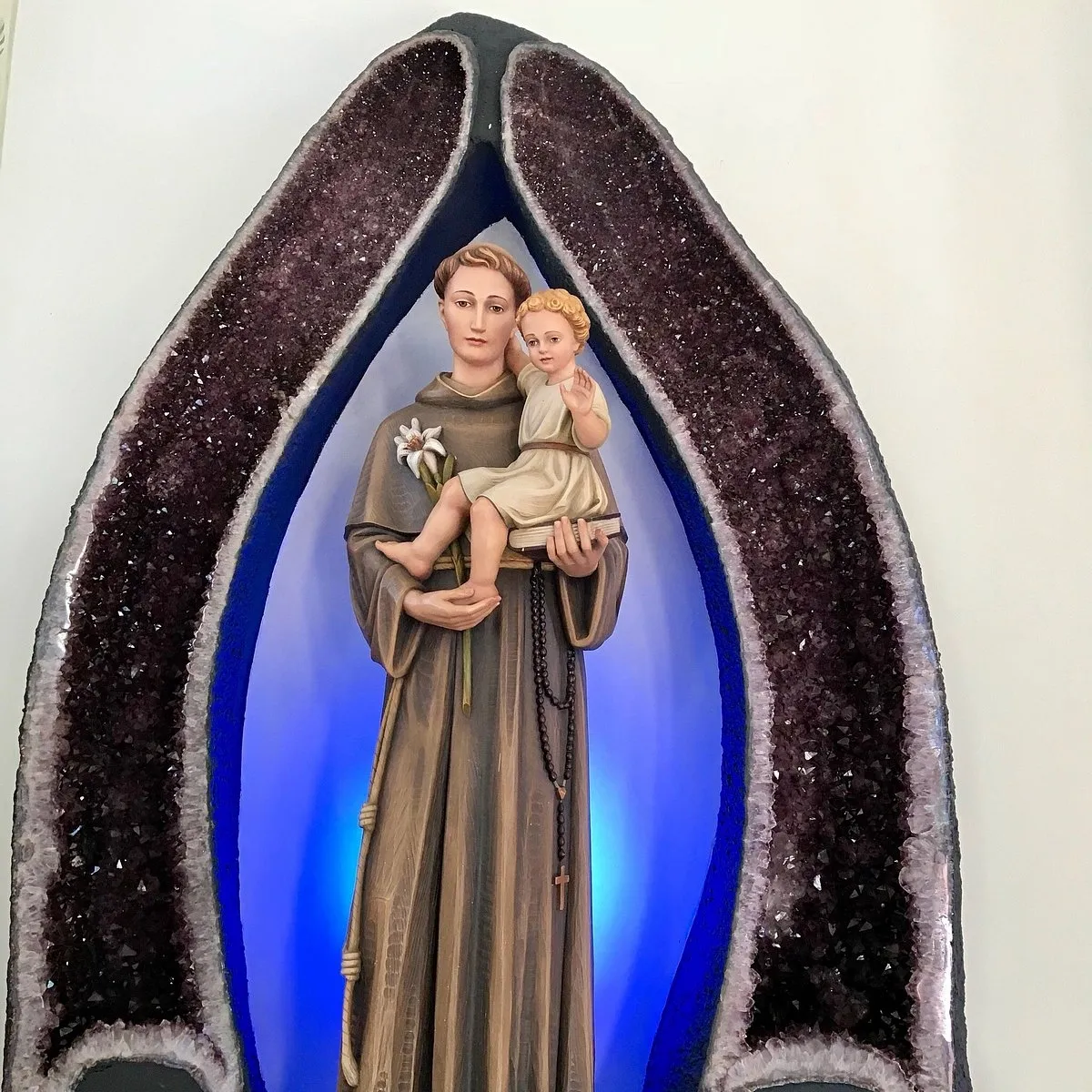 Аметистовая церковь (Paroquia Sao Gabriel de Ametista do Sul). — фото 6