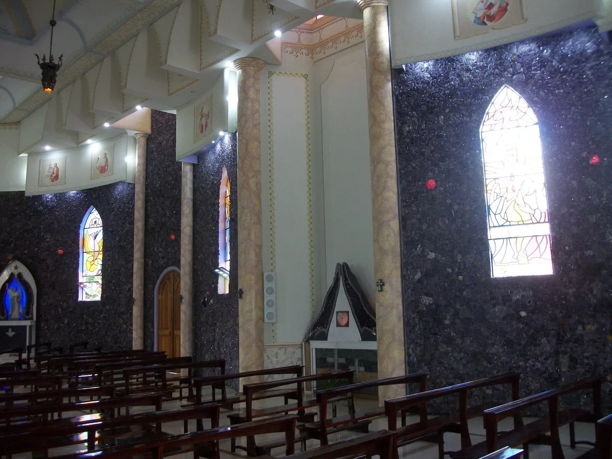 Аметистовая церковь (Paroquia Sao Gabriel de Ametista do Sul). — фото 9