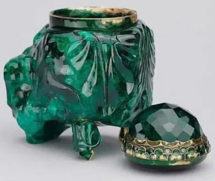 «Emerald Unguentarium» («Изумрудный сосуд»), который хранится в Императорской со… — фото 2
