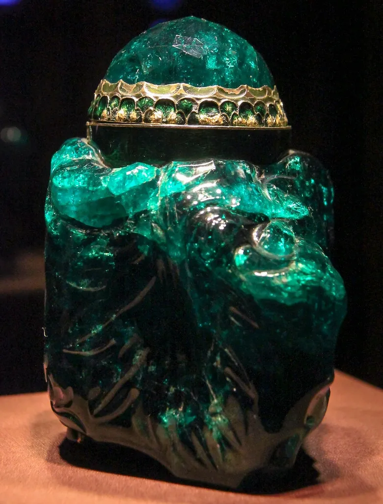 «Emerald Unguentarium» («Изумрудный сосуд»), который хранится в Императорской со… — фото 7