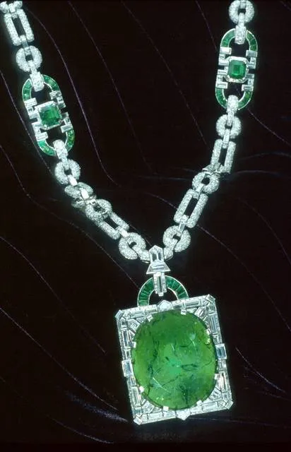 >Потрясающий Изумруд Маккей (Mackay Emerald, весом в 167.97 карат, обнаружили в … — фото 1