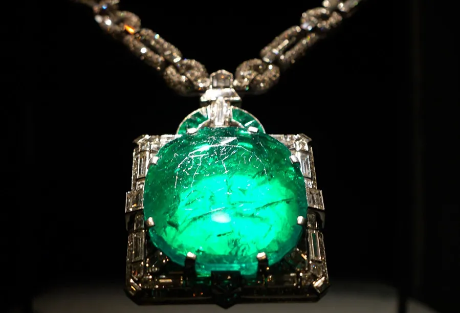 >Потрясающий Изумруд Маккей (Mackay Emerald, весом в 167.97 карат, обнаружили в … — фото 2