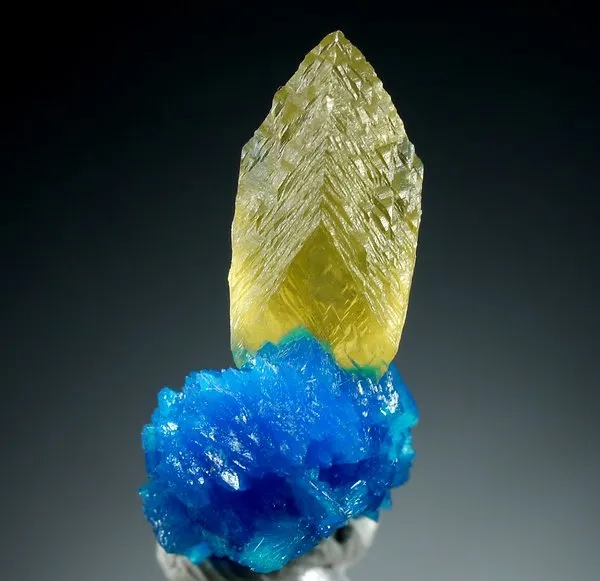 >Желтый кристалл кальцита (GEMMY CALCITE) на ярко-голубом кавансите. Какой, все … — фото 2