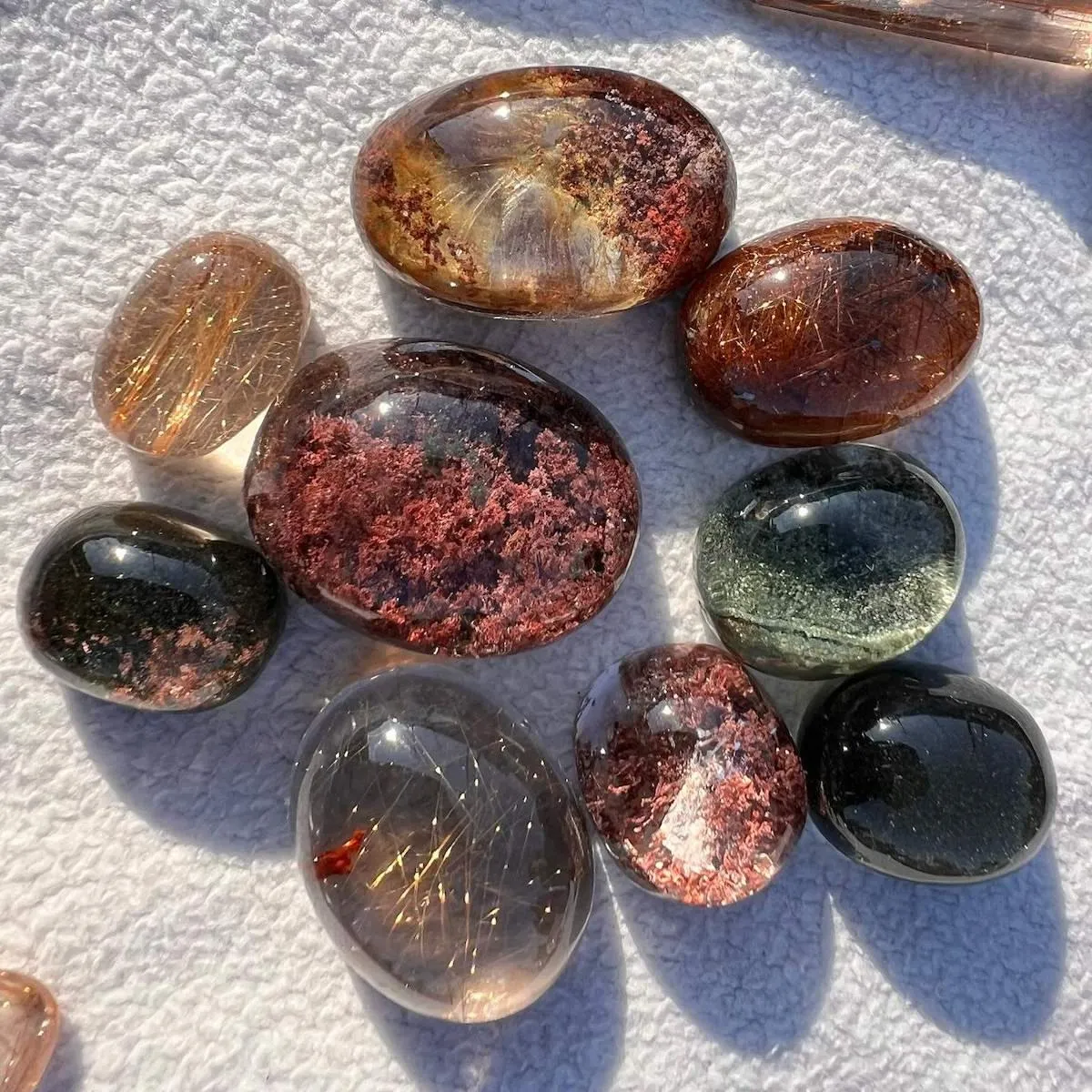 «Garden Quartz» — это разновидность кварца, содержащая завораживающие минеральны… — фото 3
