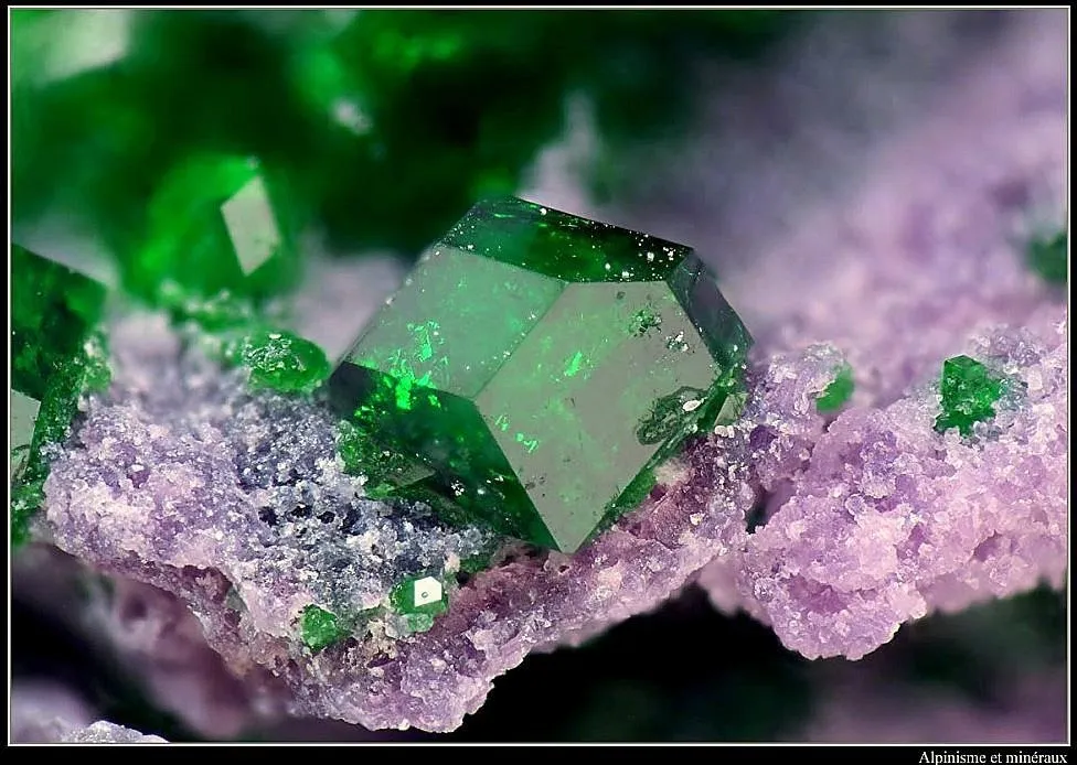 Уваровит (Uvarovite). — фото 4