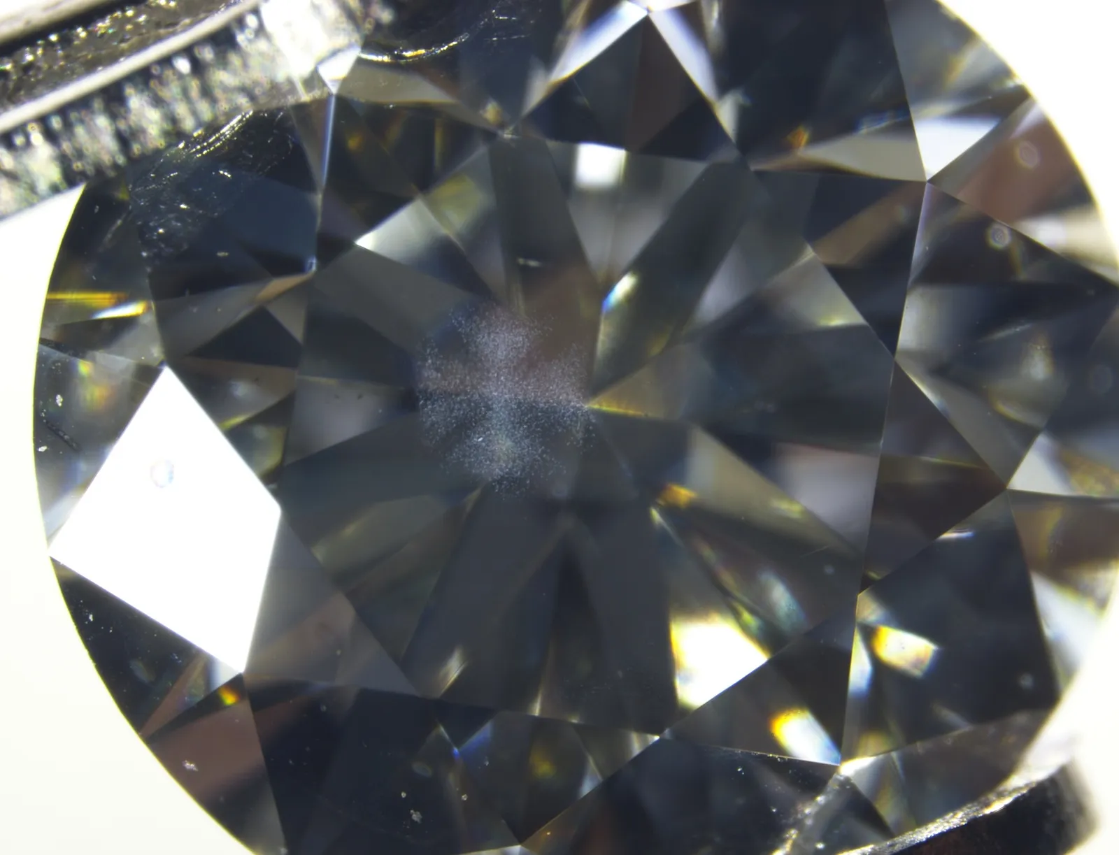 Sally Eaton Magana— администратор группы «GIA Gems & Gemology» регулярно публику… — фото 1