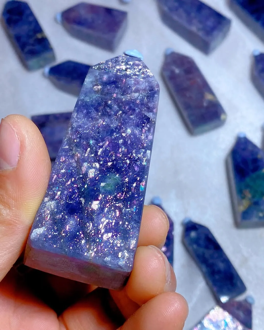 Иолит, с пластинчатыми включениями гематита («Iolite Sunstone»), из Индии. — фото 4