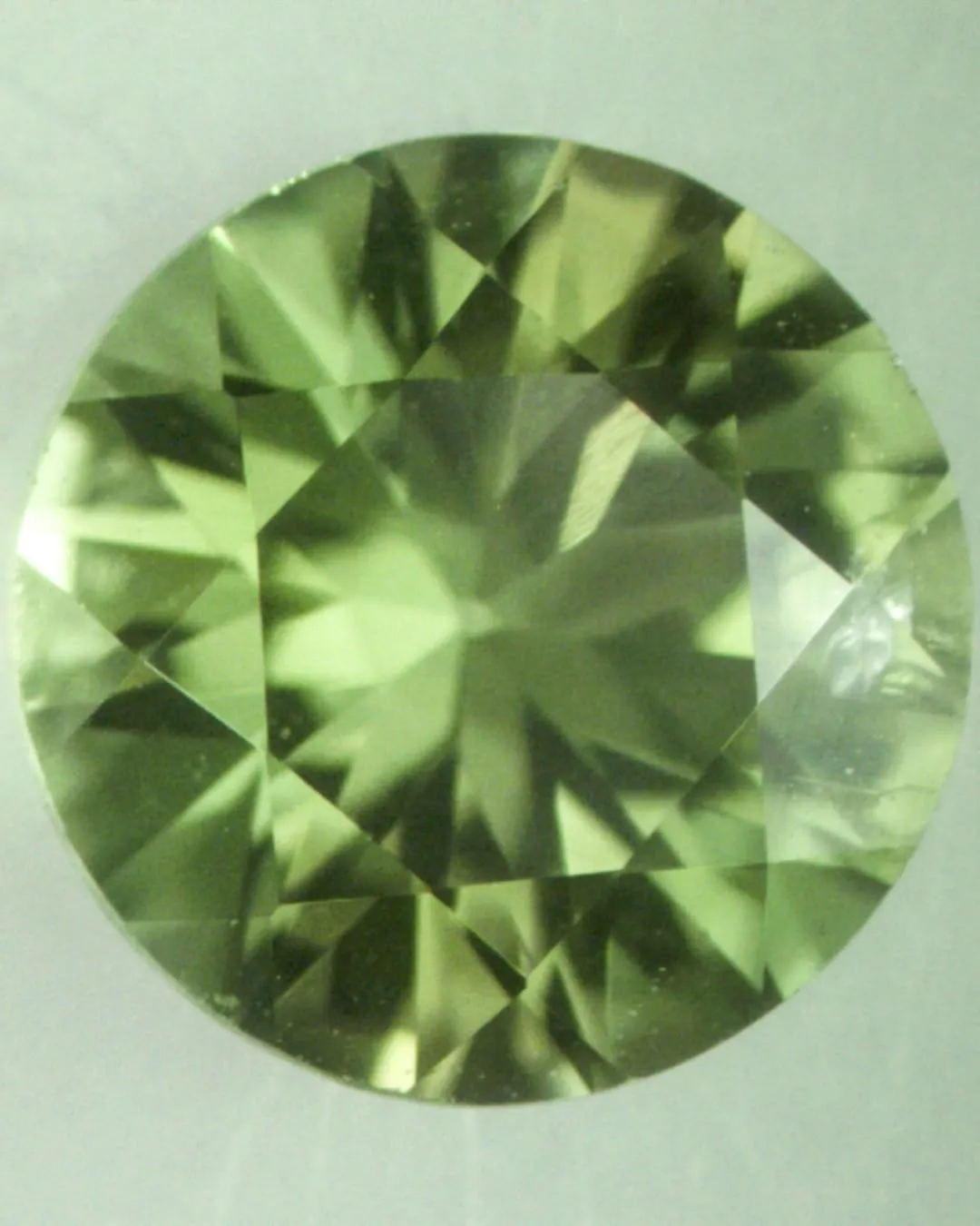 Компания «RG Crystals» (Бангкок, Таиланд), представила новый тип синтетического … — фото 1