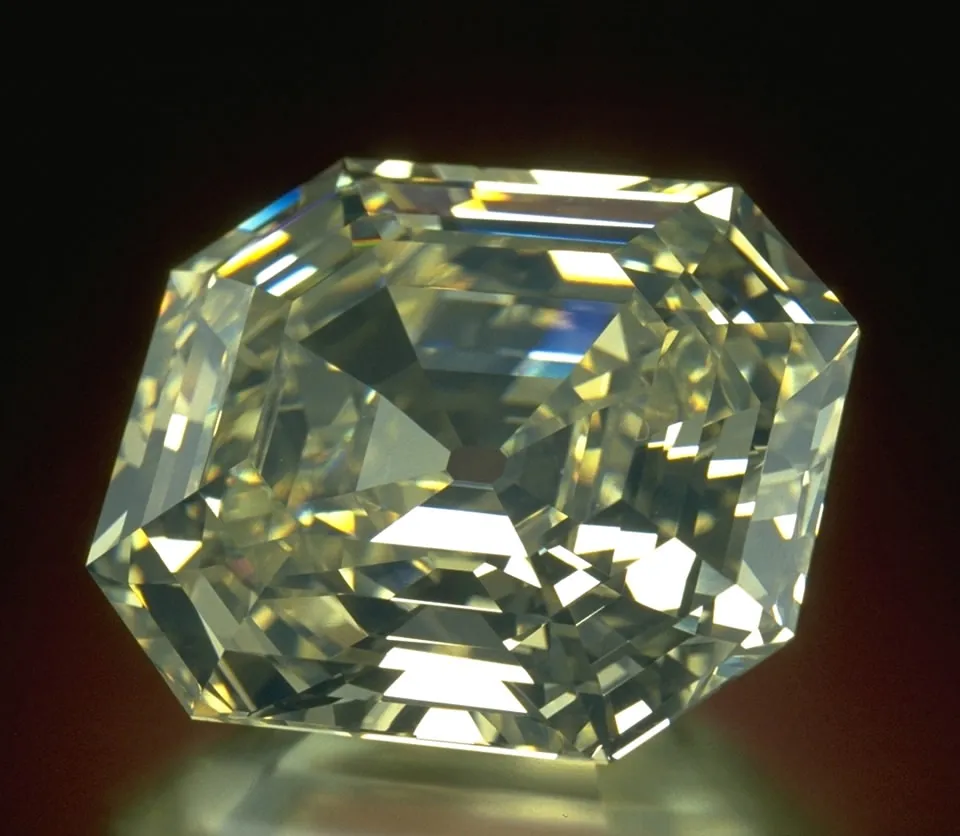 «The Portuguese Diamond» («Португальский бриллиант»), весом 127,01 карата, являе… — фото 1