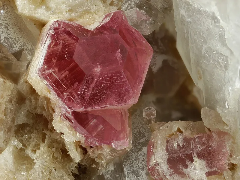 Кристаллы пеццоттаи́та, из Sakavalana mine, Ambatovita, Mandrosonoro, Ambatofina… — фото 6