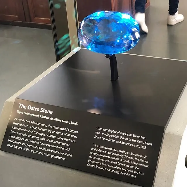 «The Ostro Stone»– это один из крупнейших в мире, голубых топазов, весом почти д… — фото 8