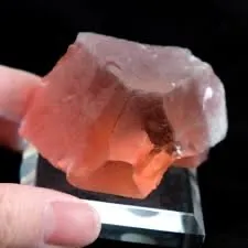 Октаэдрические кристаллы розового флюорита, с включениями биссолита, из шахты Ху… — фото 7