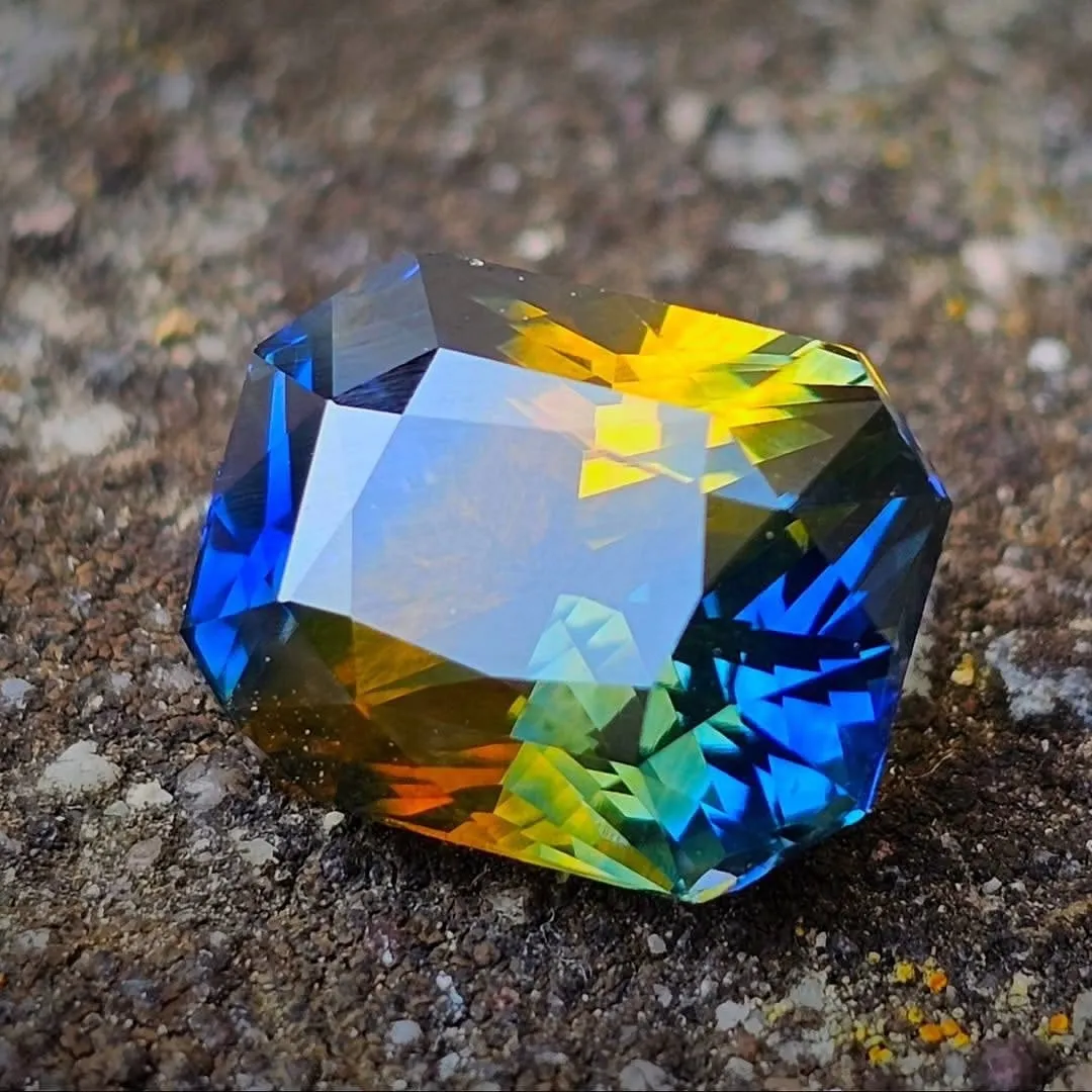 Полихромные сапфиры, из Мадагаскара.