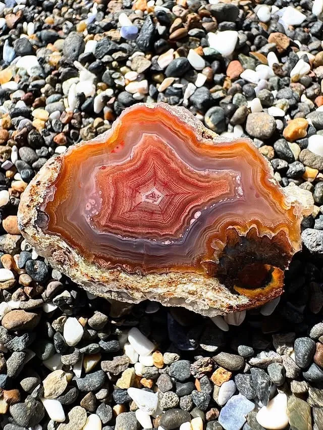 «Агат Лагуна» («Laguna agate»), — торговое название полосчатого халцедона, из Ме… — фото 6