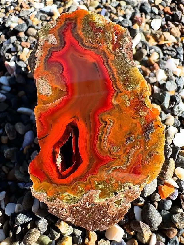«Агат Лагуна» («Laguna agate»), — торговое название полосчатого халцедона, из Ме… — фото 8