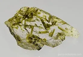 Включения эпидота в прозрачном кварце, из Пакистана. — фото 1