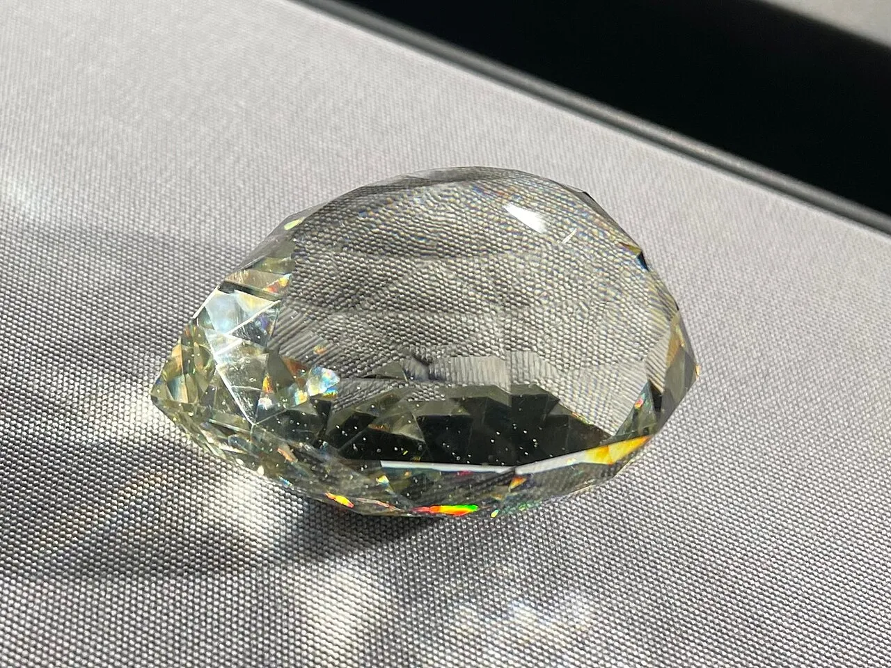 Легендарный «Флорентийский бриллиант» (« Florentine Diamond») — светло-желтый др… — фото 5