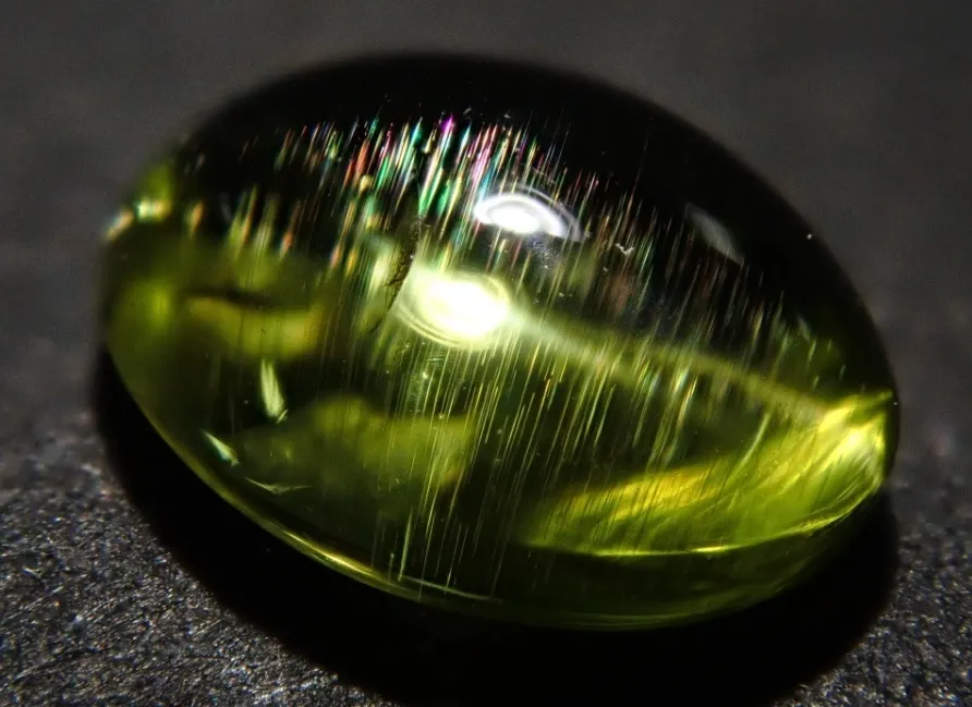 Оливин- «кошачий глаз» («Peridot Cat's Eye») – это редкая разновидность оливина/… — фото 2