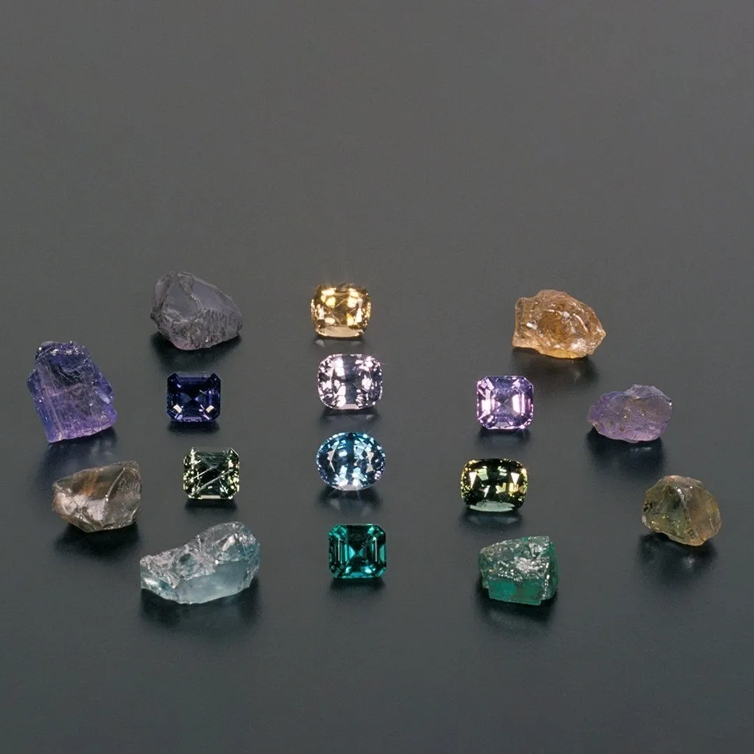 Цоизиты фантазийных цветов (Fancy Tanzanite), как правило, несколько недооценены… — фото 1