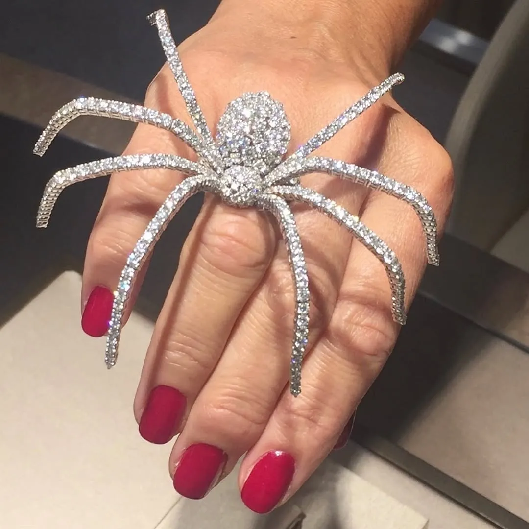 Насекомые издавна вдохновляли ювелиров. Бабочки, жуки, пауки и божьи коровки пре… — фото 5