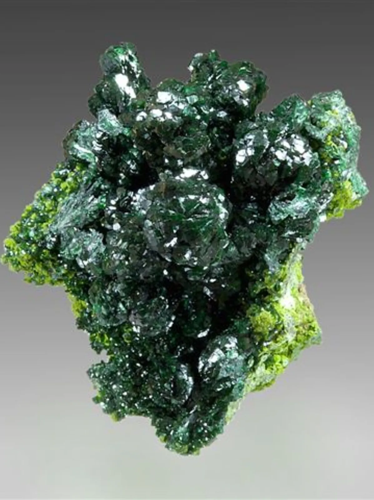 Оливенит (Olivenite )— это вторичный минерал, арсенат меди с формулой Cu2(AsO4)(… — фото 5
