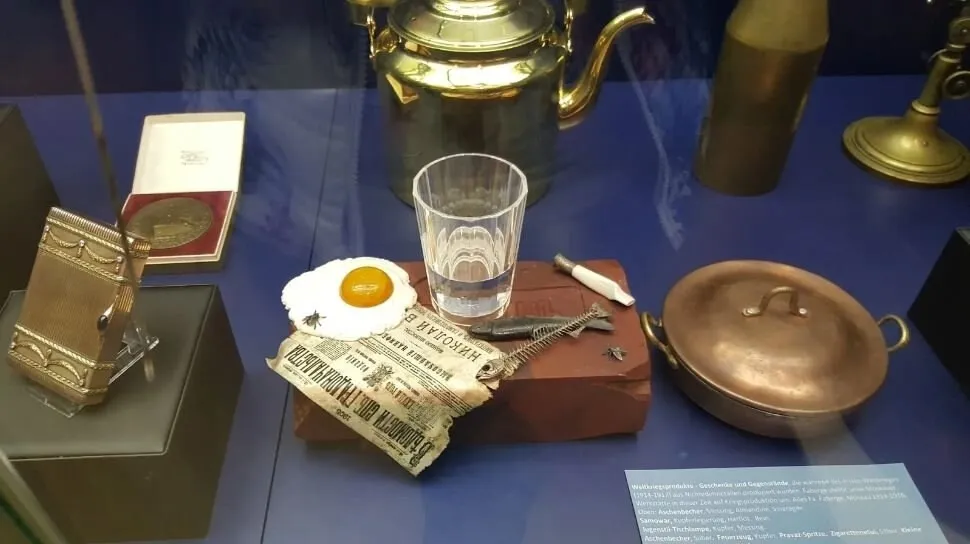 В тему Первомая: "Пролетарский завтрак" 1905 года Карла Фаберже или «Фальшберже»… — фото 1