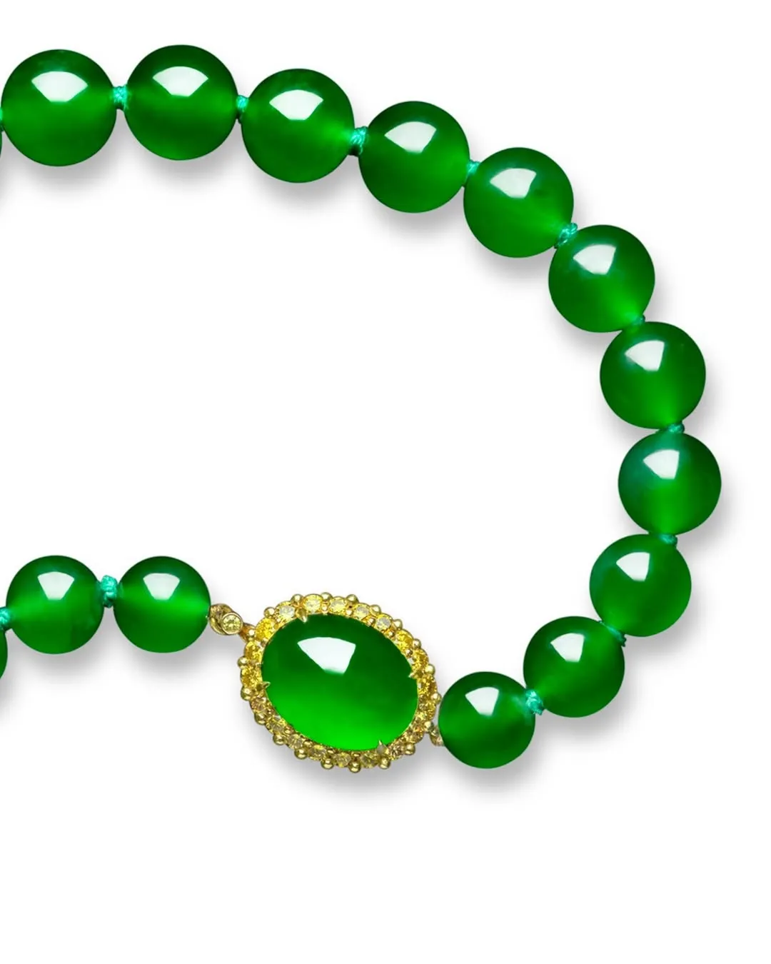 Ожерелье из бусин жадеита (названное как «The Ethereal Jadeite Necklace»), стало… — фото 4