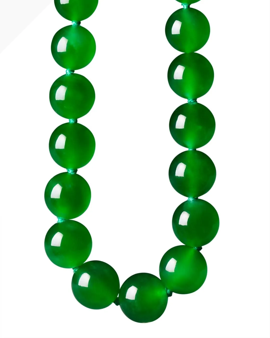 Ожерелье из бусин жадеита (названное как «The Ethereal Jadeite Necklace»), стало… — фото 5