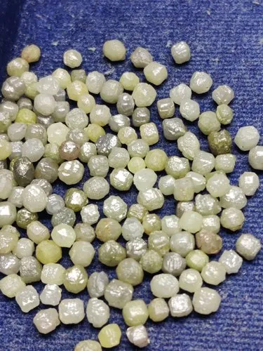 «Алмазы в рубашке» («coated diamonds») - чистый алмаз, покрытый низкосортной кор… — фото 1