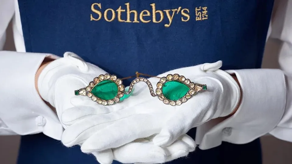 >Sotheby's предложит на аукционе очки Великих Моголов, украшенные драгоценными к… — фото 3