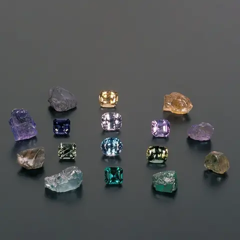 Цоизиты фантазийных цветов (Fancy Tanzanite), как правило, несколько недооценены…
